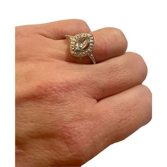 SALE WHITE SAPPHIRE N SILVER RING - Picture 6 of 7